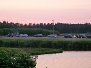 File bij de betaalautomaat