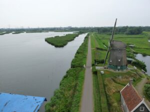 Het luijendijkje met links het prinse eiland